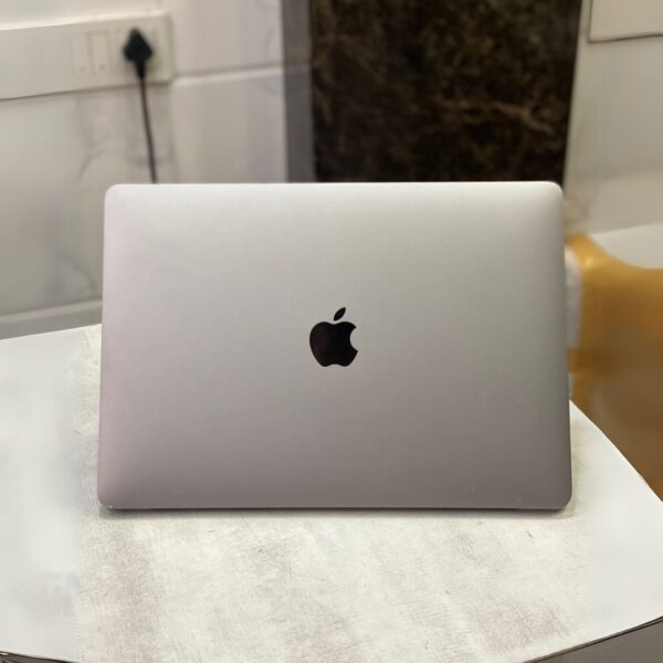 MacBook Pro (2019) - Core i5, 1.4GHz, Quad core, 8GB RAM, 256GB SSD - Image 4